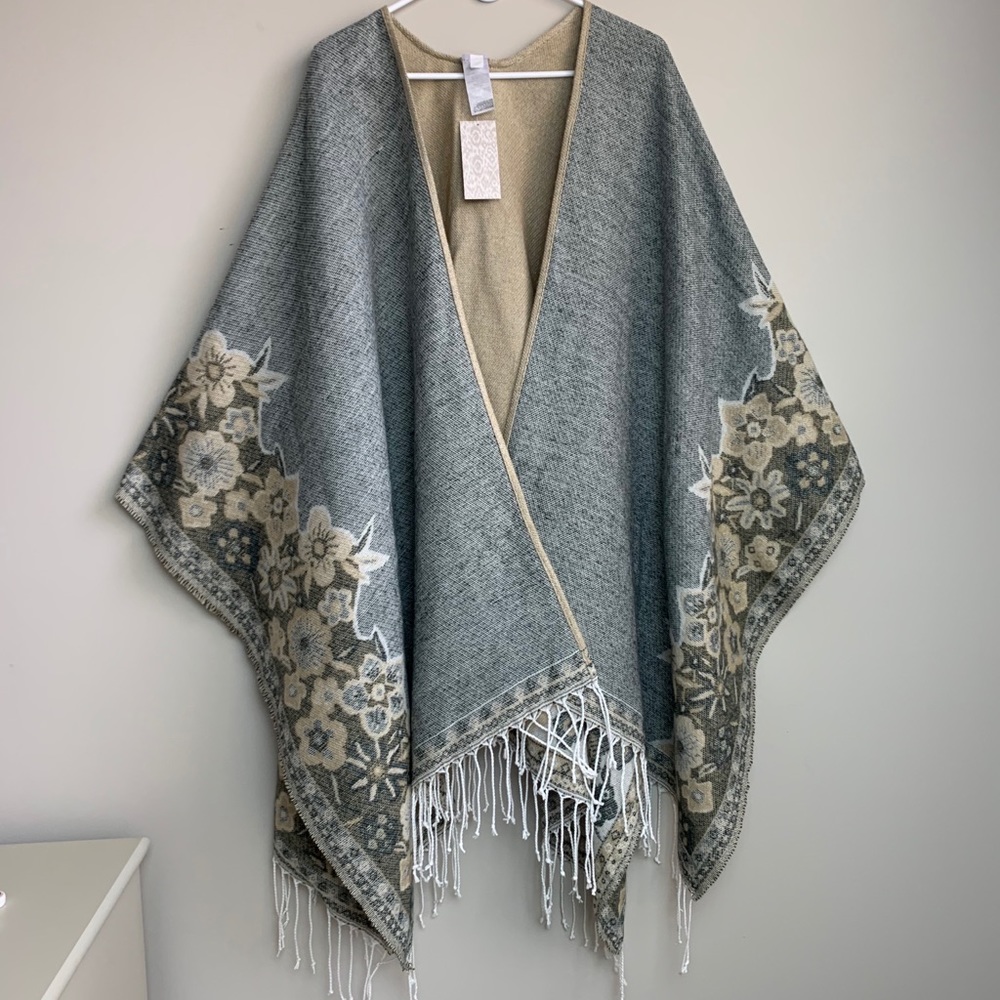 Chicos floral fringe ruana reversible blanket wrap